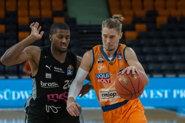 以火箭中锋 以火箭中锋