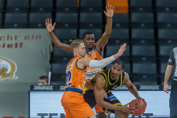 严防死守的 严防死守的